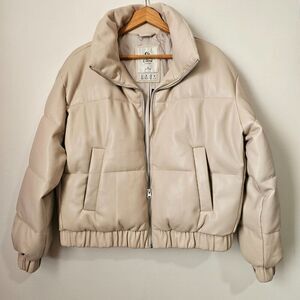 NWT ABERCROMBIE & FITCH BONE / CREAM PUFFER JACKET VEGAN LEATHER SIZE MED WMNS